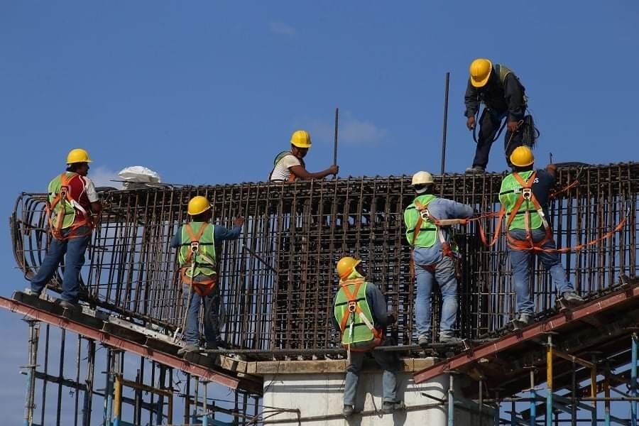 点击2次更换图片 土木工程师和建筑结构工人